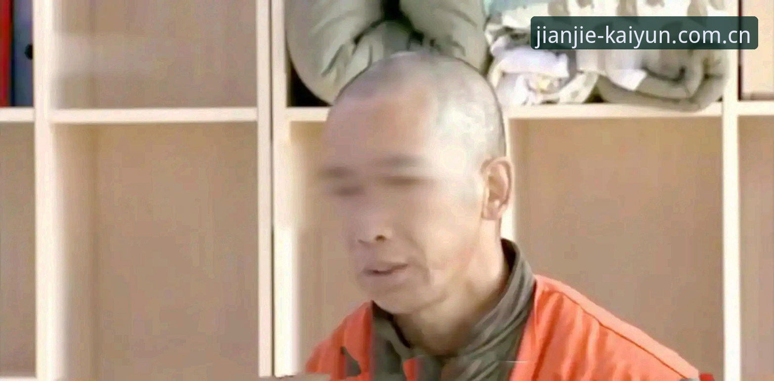 开云登录入口登录苹果版功能详解 半夜一点半,老张发来微信语音,声音压得很低,像是躲着老婆在阳台说话:“哥们,利物浦那场角球数,你那个苹果手机上能实时调出来吗?我这边网页端卡在第三轮就不动弹了。”我给他发了个截图,是我iPhone上开云登录入口登录苹果版的界面,红圈标着赛程数据更新到第84分钟,角球4比2,黄牌数、射正率、控球百分比全在屏幕下方一字排开,绿底白字,清楚得像大白天看记分牌。老张回了个竖大拇指的表情,说回头请我喝精酿。